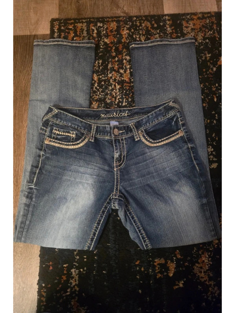 Maurices Y2K Style Low Rise Straight Jeans Distressed Contrast Stitch Denim